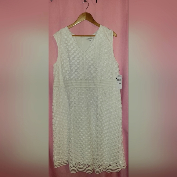 Sandra Darren Dresses & Skirts - Sandran Darren White Dress Size 18W